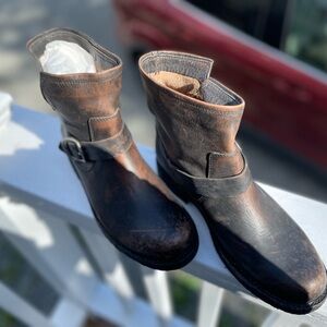 Veronica bootie by Frye
